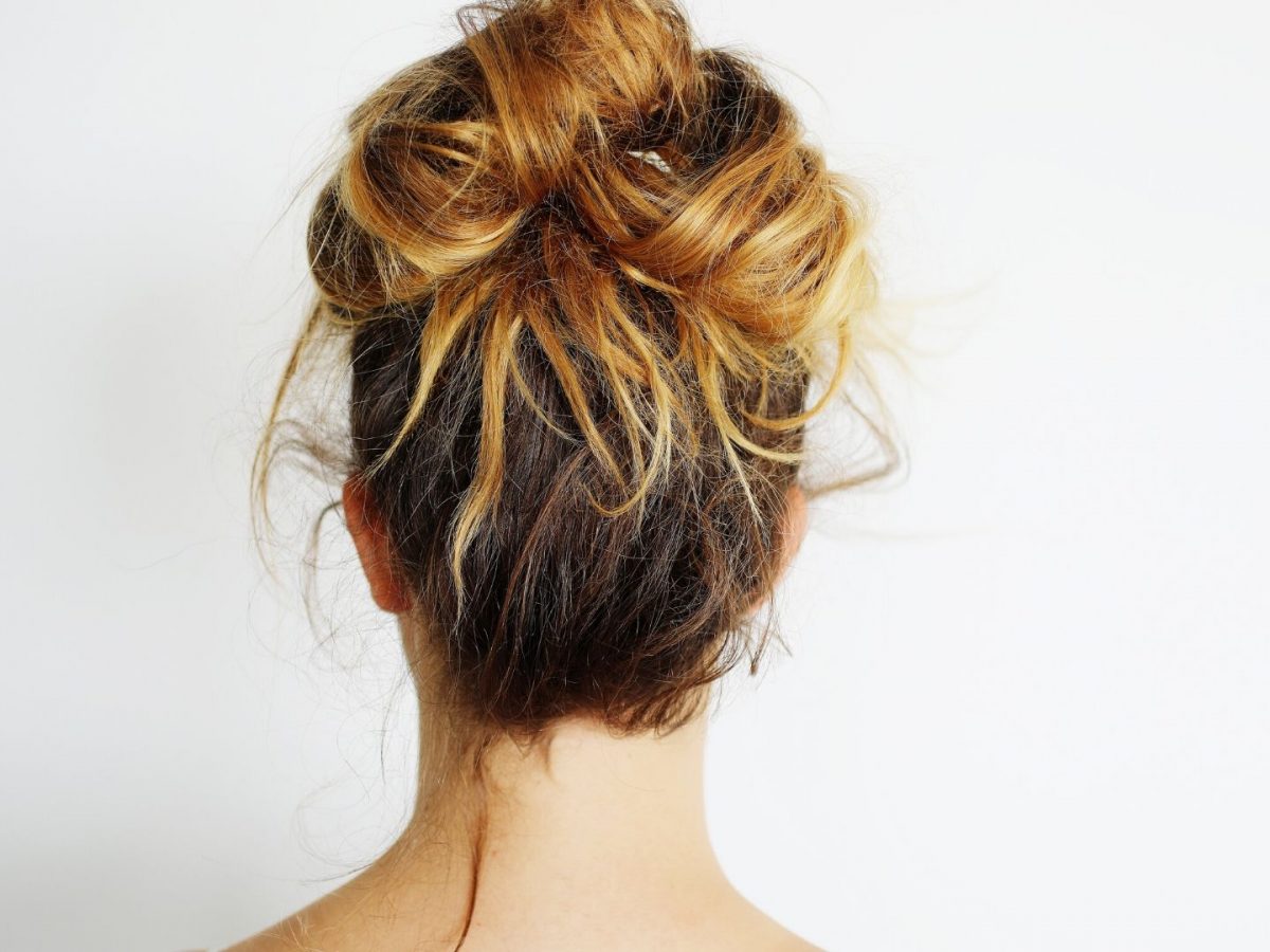 messy hair side bun tutorial