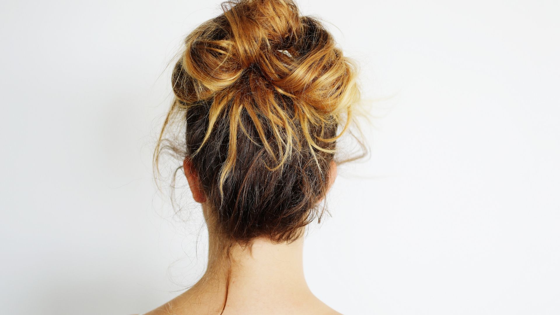 How to do a messy top knot with thin hair How To Make The Cutest Messy Bun In 3 Minutes Or Less Stonegirl