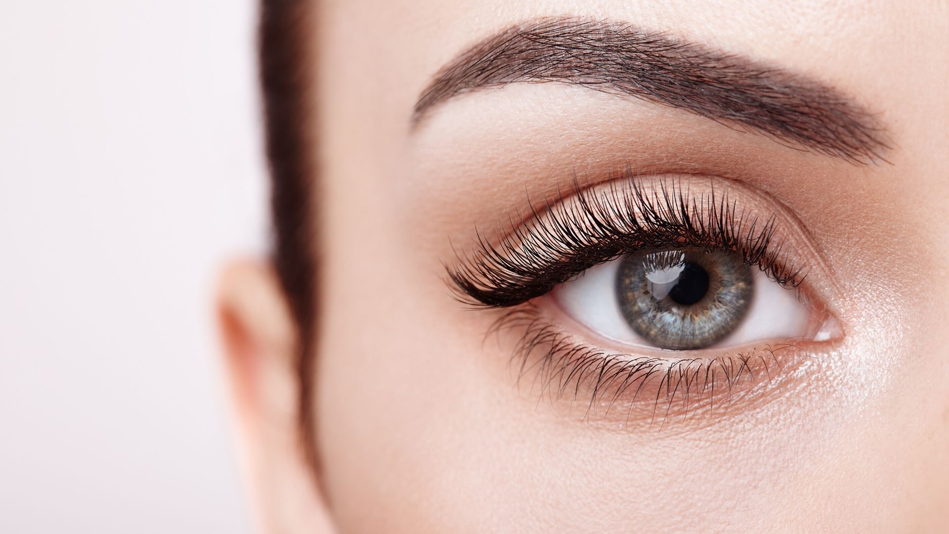 how to apply false eyelashes 