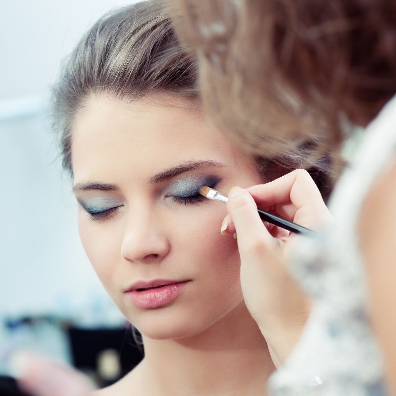 how to apply eyeshadow